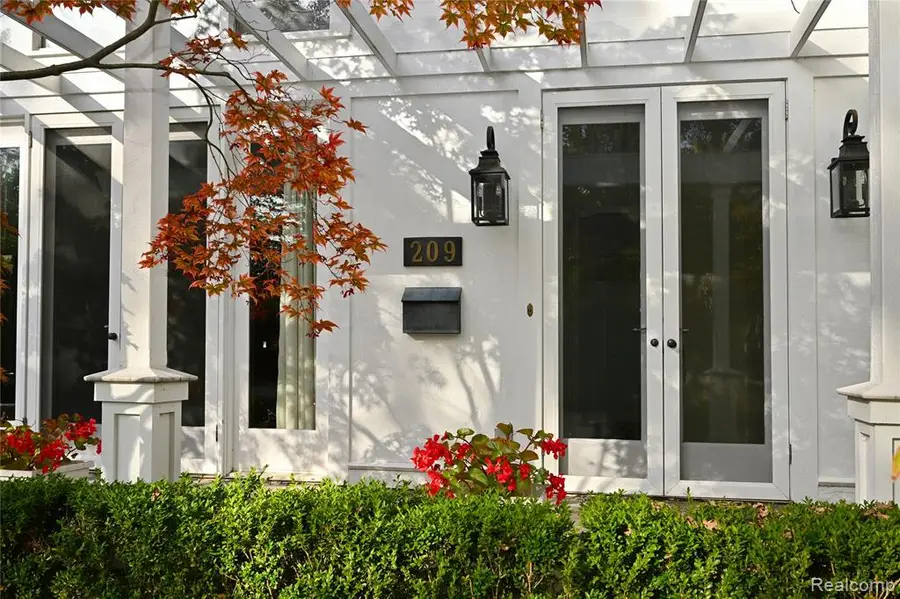 209 Chesterfield, Birmingham, MI 48009 - #3