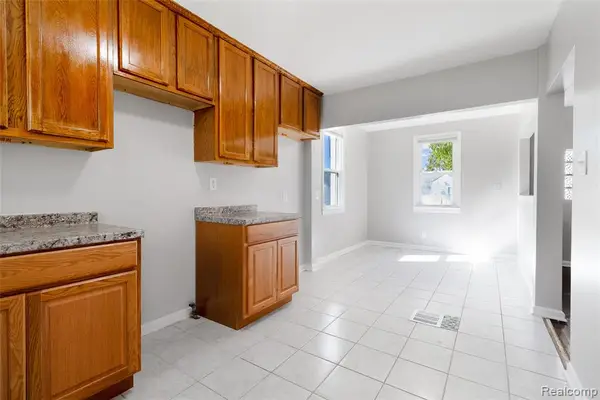 21204 Helle, Warren, MI 48089