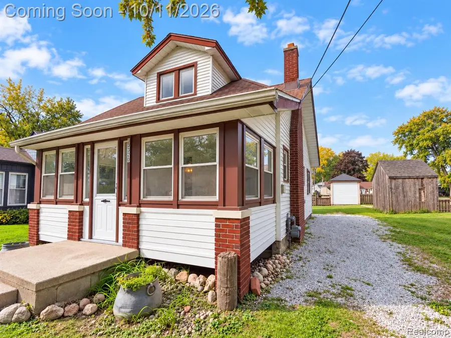 35330 Lake, Brownstown, MI 48173 - #2