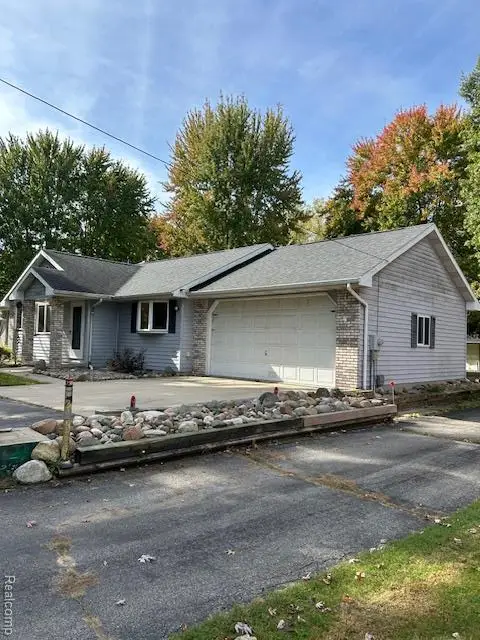3842 Clutier, Saginaw, MI 48601