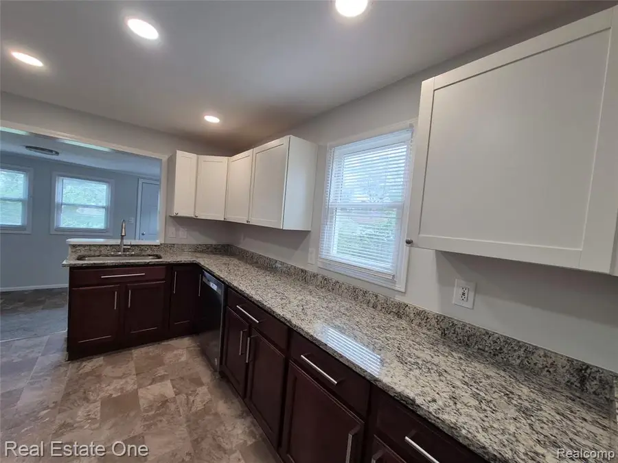 4995 Jackson, Dearborn Heights, MI 48125 - #3