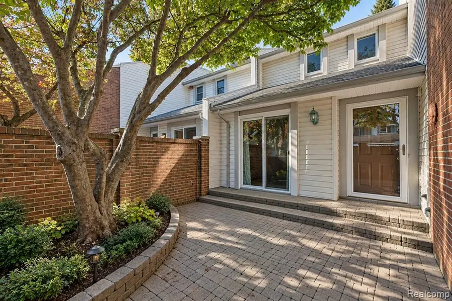 177 E Long Lake, Bloomfield Hills, MI 48304 - #2