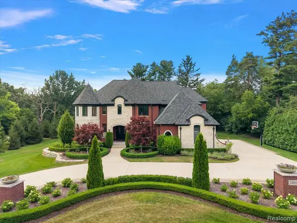 2480 Charnwood, Troy, MI 48098