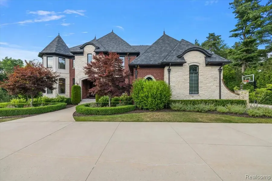 2480 Charnwood, Troy, MI 48098 - #2