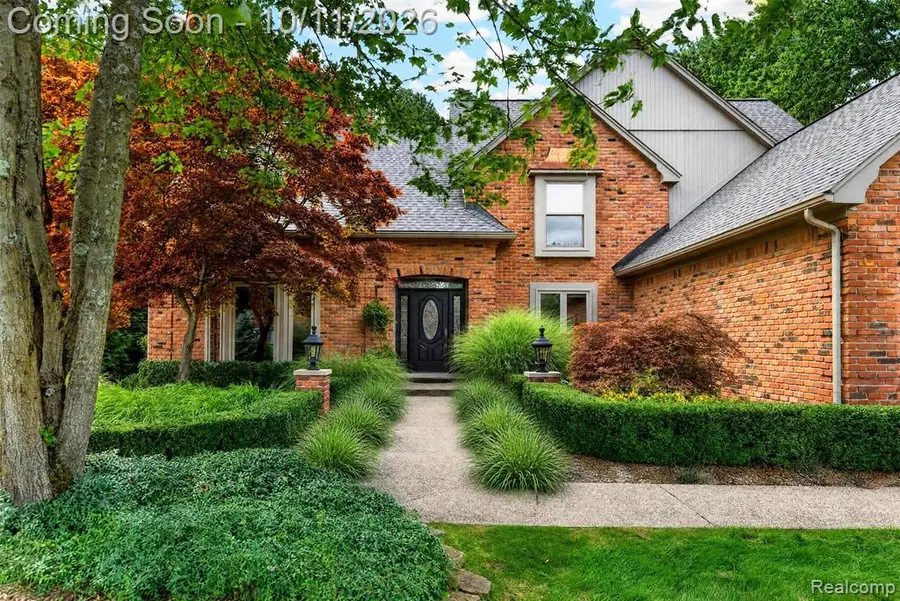 3705 Summit Ridge, Rochester Hills, MI 48306 - #2