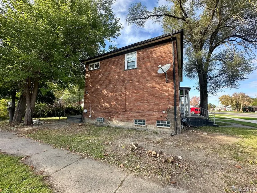 8201-8209 Wyoming, Detroit, MI 48204 - #3