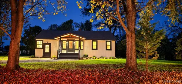 4296 Burgess, Pinckney, MI 48169