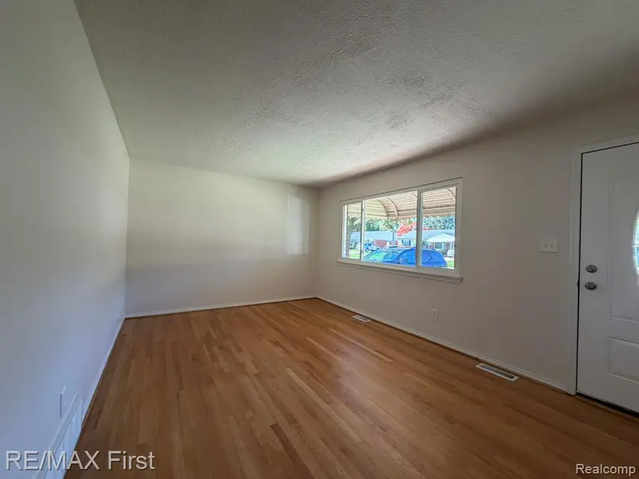 324 Van Sull, Westland, MI 48185 - #3