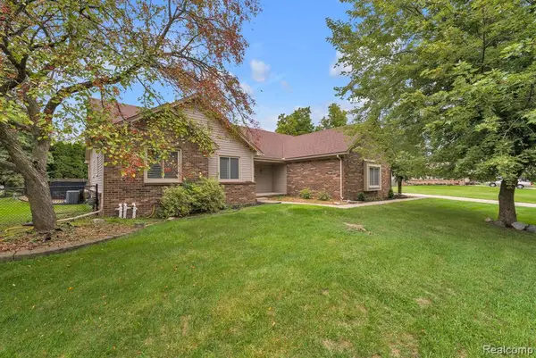 19157 Hillcrest, Livonia, MI 48152