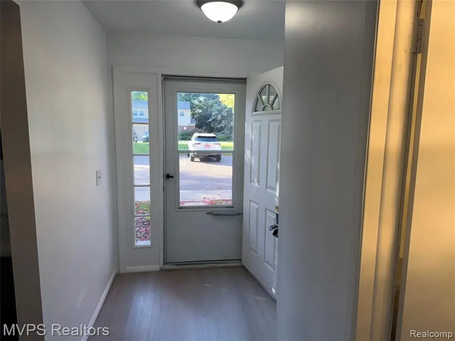 5242 Breeze Hill, Troy, MI 48098 - #3