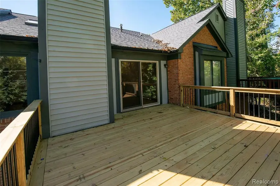 2762 Lochmoor #17, Lake Orion, MI 48360 - #2