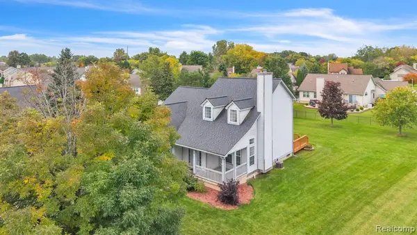 4168 Maplewood Meadows, Grand Blanc, MI 48439