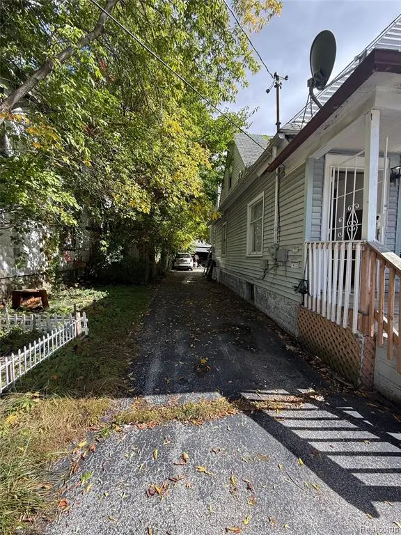 954 S 12th, Saginaw, MI 48601 - #3
