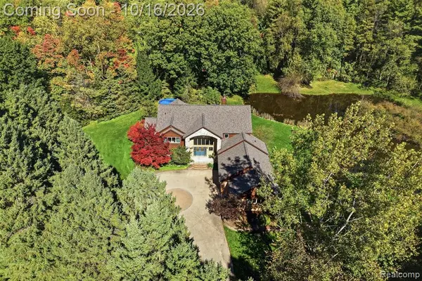 4444 Rolling Acres, Hartland, MI 48353