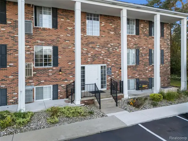 515 W Highland #6, Howell, MI 48843