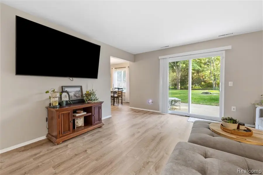 515 W Highland #6, Howell, MI 48843 - #2