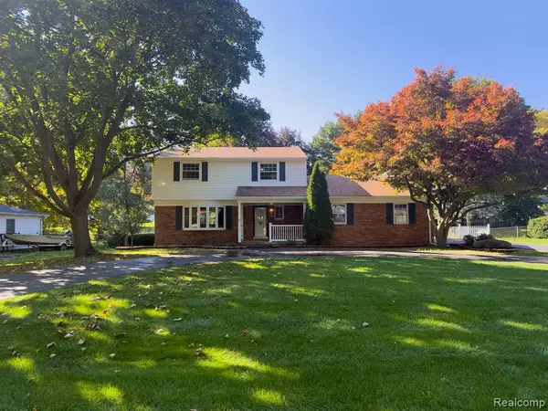 1353 Alhi, Waterford, MI 48328