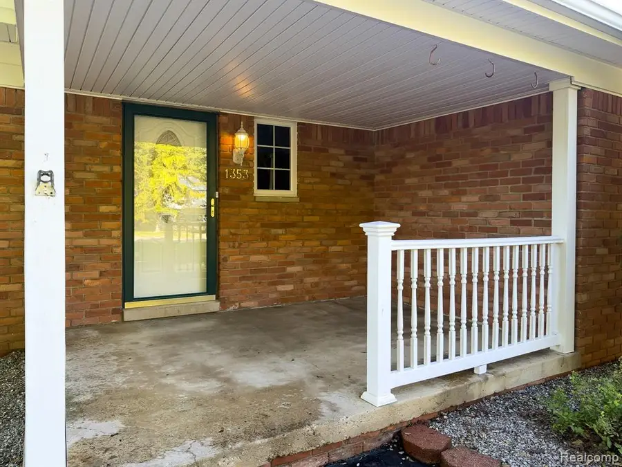 1353 Alhi, Waterford, MI 48328 - #3