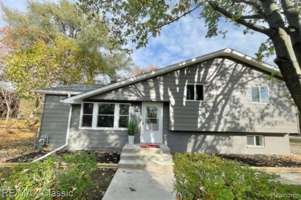 5610 S Aylesbury, Waterford, MI 48327 - #1