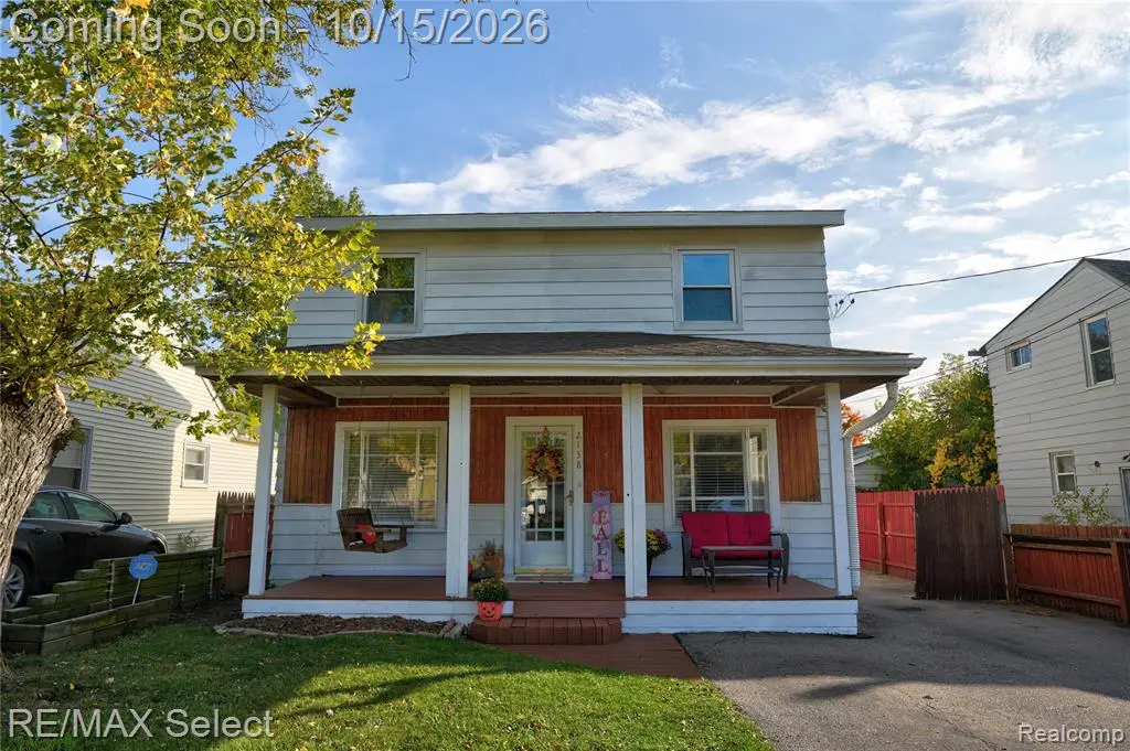 2138 E Schumacher, Burton, MI 48529 - #1