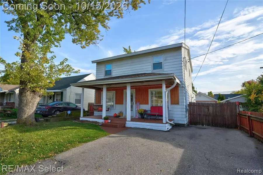 2138 E Schumacher, Burton, MI 48529 - #2