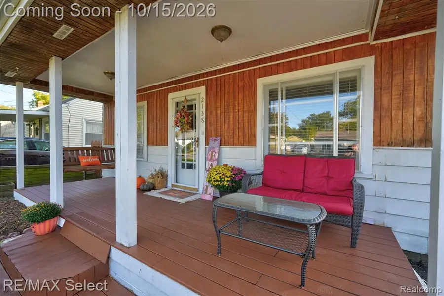 2138 E Schumacher, Burton, MI 48529 - #3