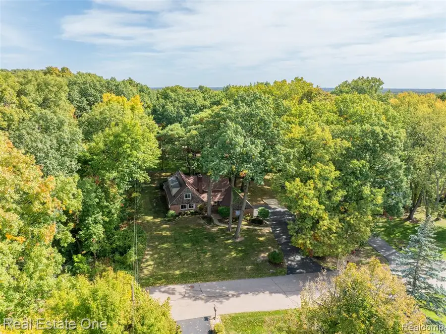 6482 Herbmoor, Troy, MI 48098 - #2