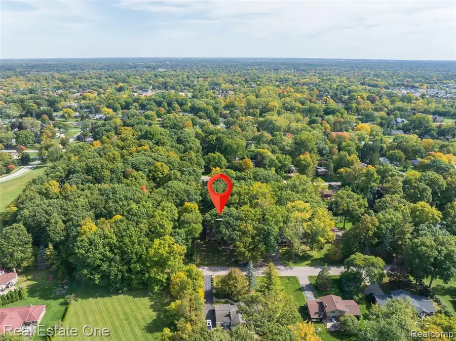 6482 Herbmoor, Troy, MI 48098 - #3