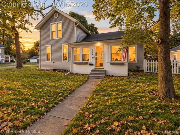 704 E Washington, Howell, MI 48843