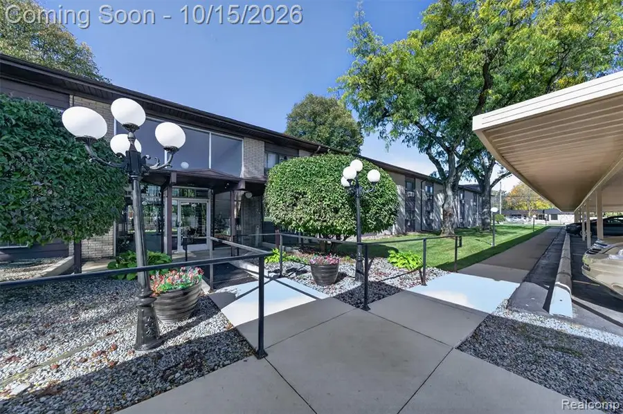 995 N Cass Lake #125, Waterford, MI 48328 - #2