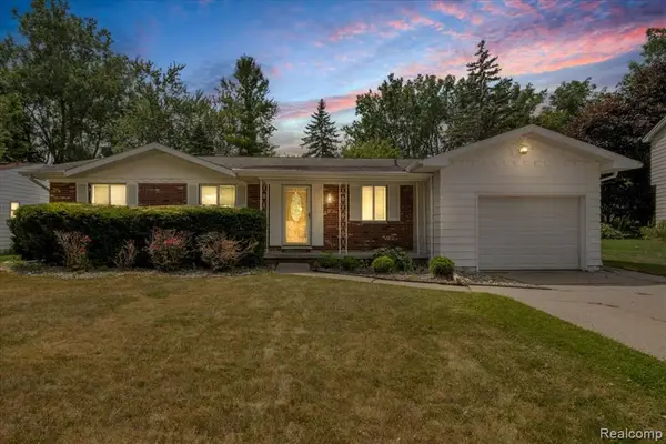 1933 Tamarisk, East Lansing, MI 48823