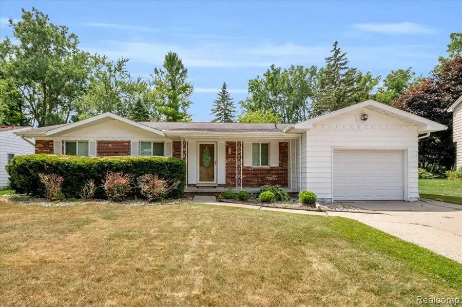 1933 Tamarisk, East Lansing, MI 48823 - #2