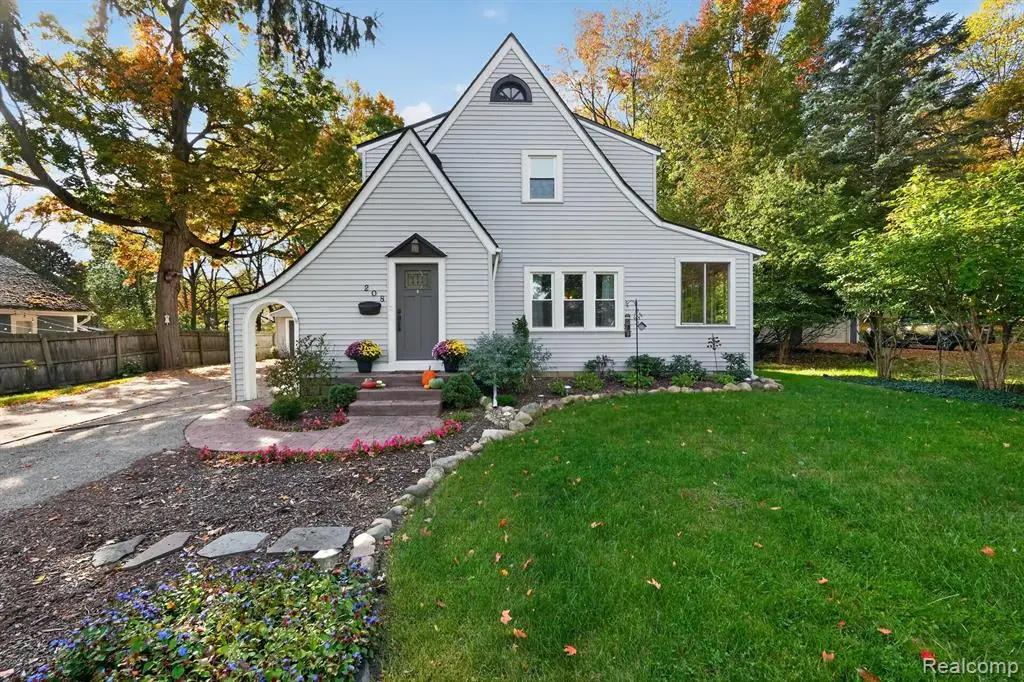 208 E South Holly, Fenton, MI 48430 - #1