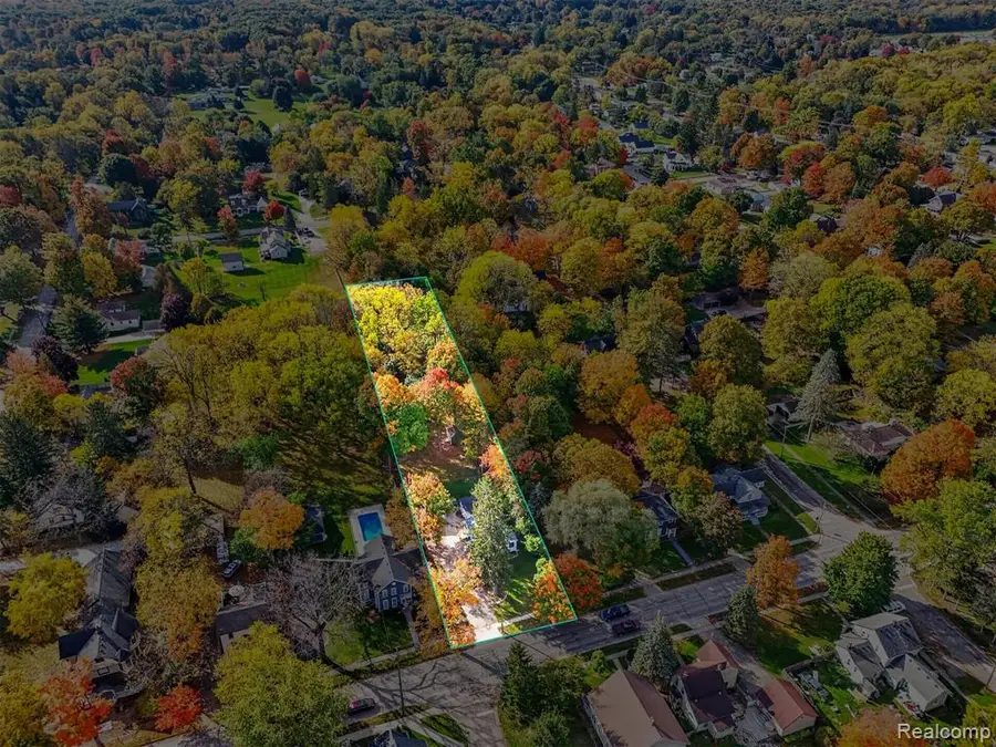 208 E South Holly, Fenton, MI 48430 - #2