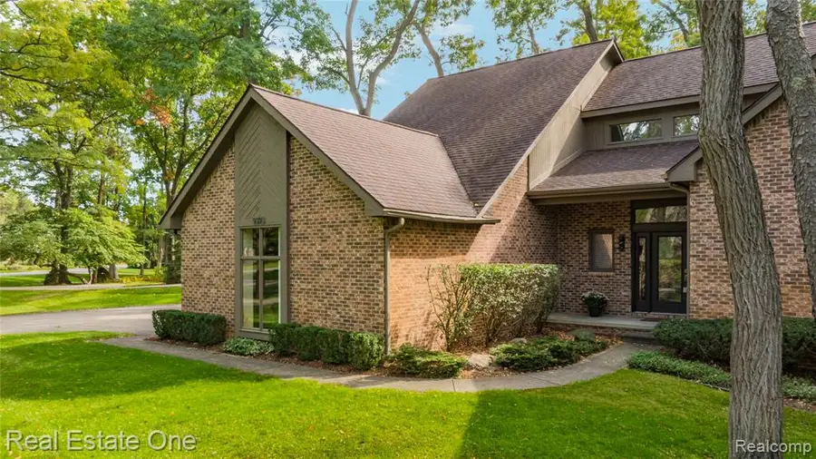 9393 Arbor, Commerce Township, MI 48382 - #2
