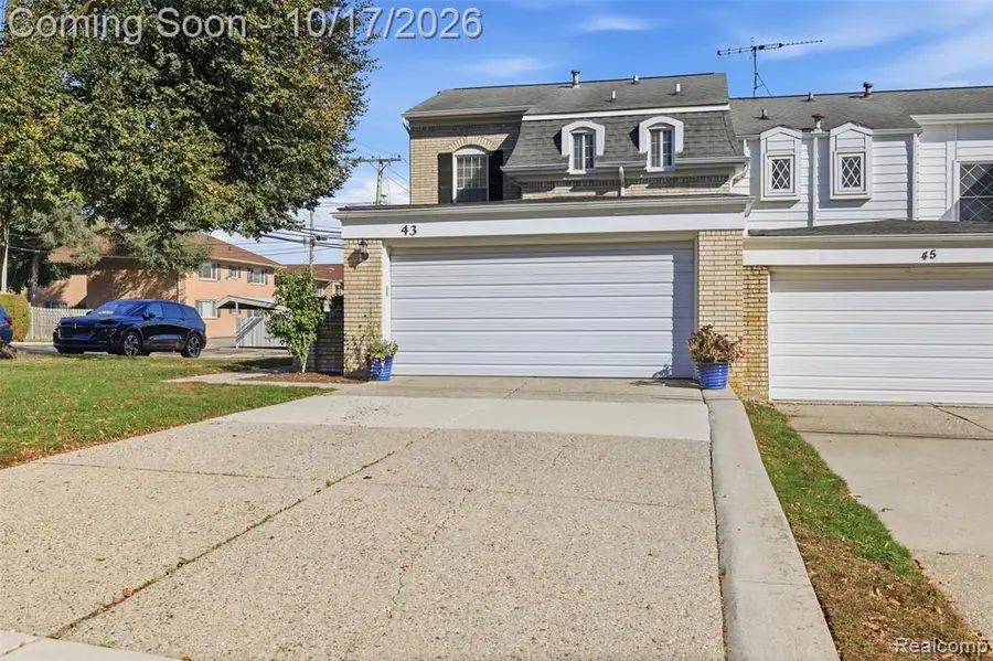 43 Canterbury Trail, Rochester Hills, MI 48309 - #2
