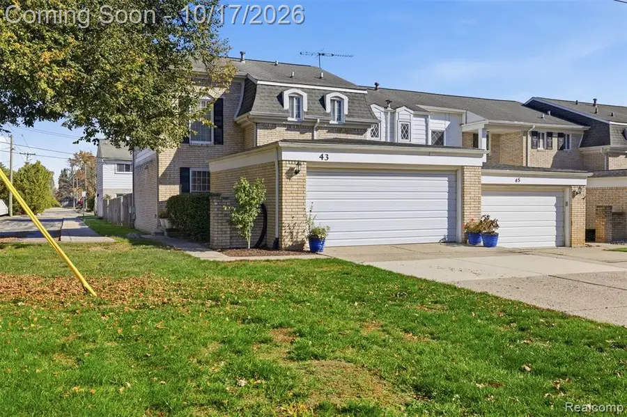 43 Canterbury Trail, Rochester Hills, MI 48309 - #3