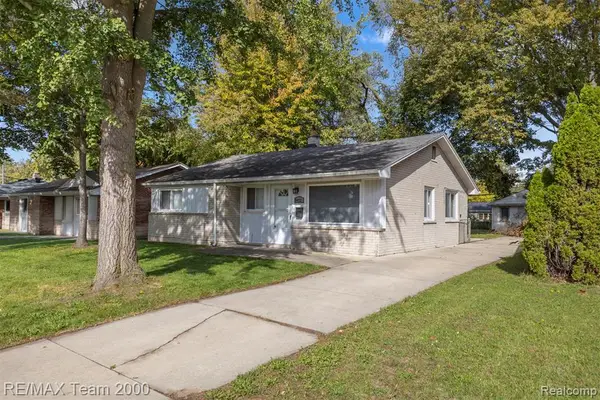 24822 Pennie, Dearborn Heights, MI 48125