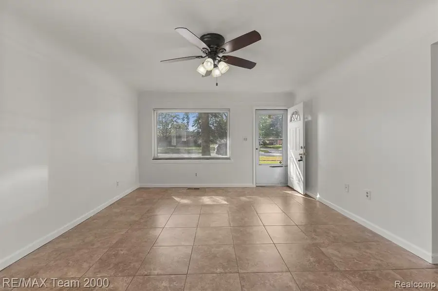 24822 Pennie, Dearborn Heights, MI 48125 - #3