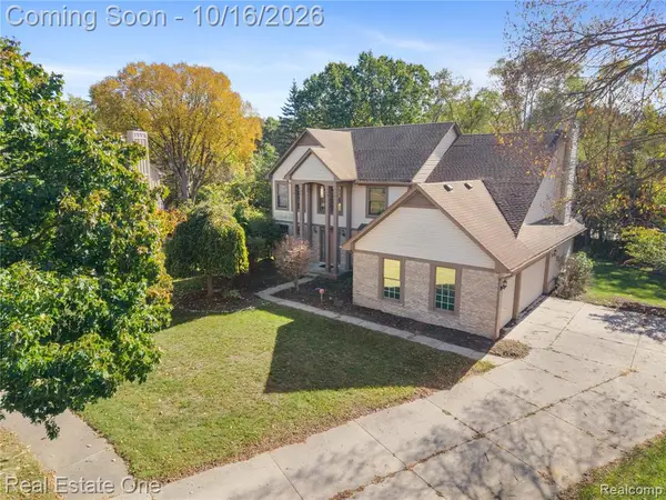 7411 Meadowcrest, West Bloomfield, MI 48324