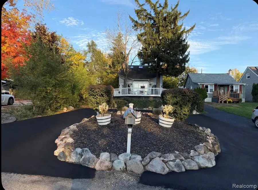 2295 Austin, Novi, MI 48377 - #2