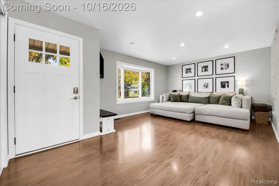 13086 Stratford, Sterling Heights, MI 48313 - #2