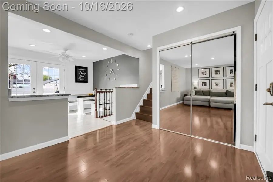 13086 Stratford, Sterling Heights, MI 48313 - #3