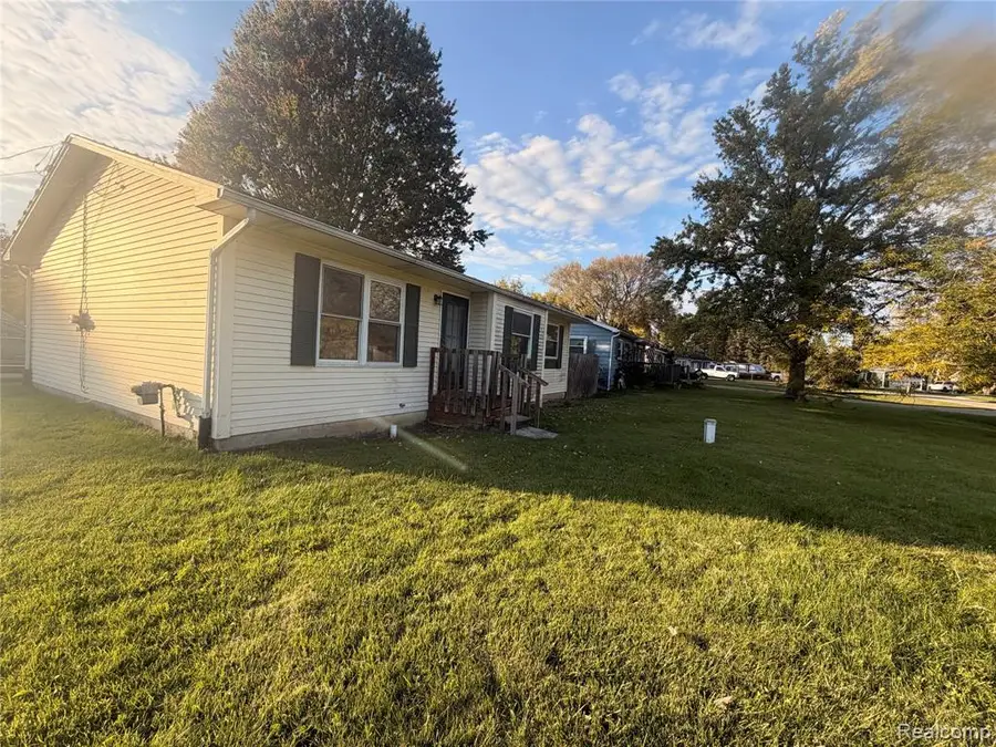 2088 Sandalwood, Burton, MI 48519 - #3