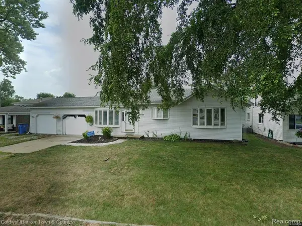 30726 Adams, Gibraltar, MI 48173