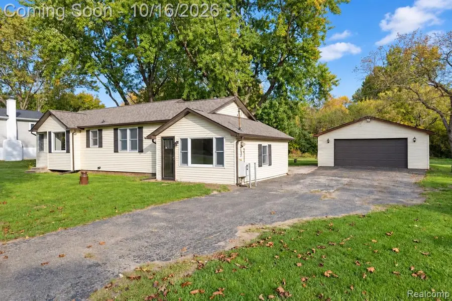 5063 Raymond, Burton, MI 48509 - #3