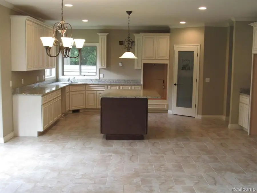 6831 John R, Troy, MI 48085 - #2