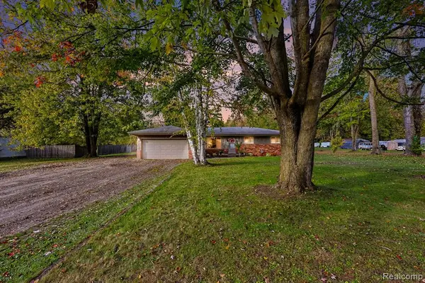 6266 Genaw, Cottrellville, MI 48039