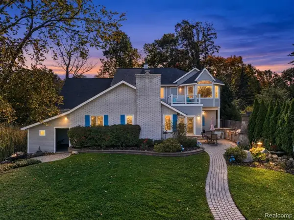 6055 Pinehurst, Clarkston, MI 48346