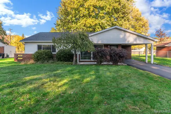 2502 Ivanhoe, West Bloomfield, MI 48324